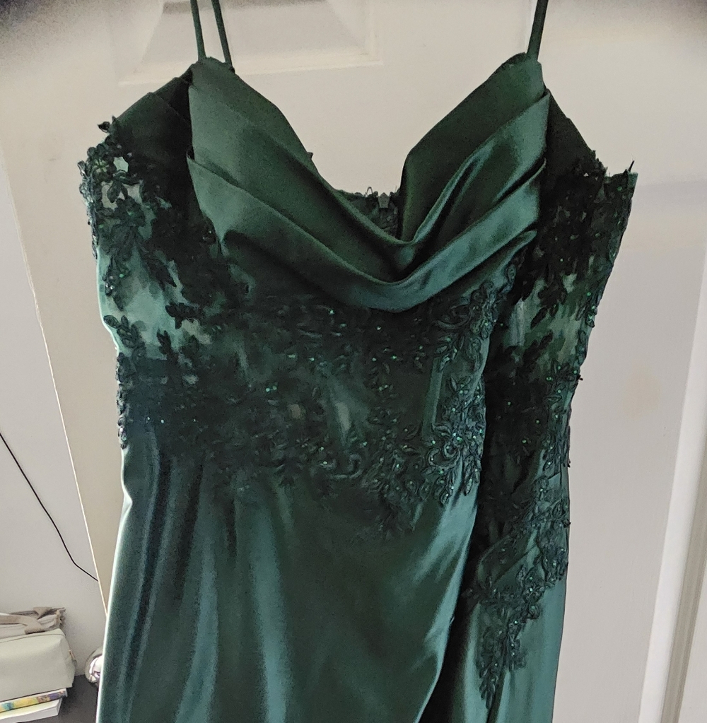 Emerald Green Lace Appliqué Satin Prom Dress